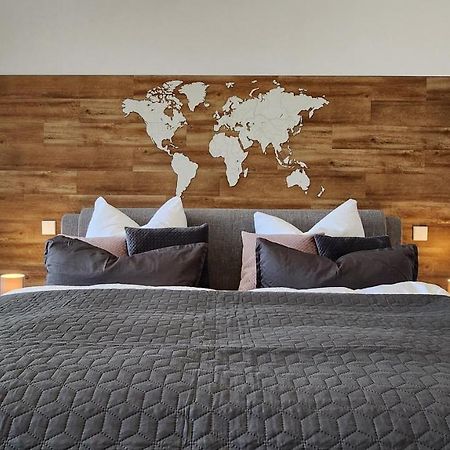 Das Ferienapartment Alexandrine Direkt Am Pfaffenteich Mit Eigenem Parkplatz Schwerin  Extérieur photo