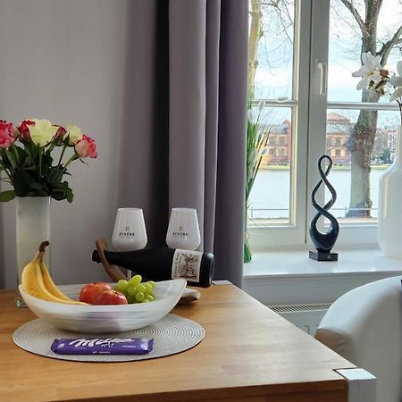 Das Ferienapartment Alexandrine Direkt Am Pfaffenteich Mit Eigenem Parkplatz Schwerin  Chambre photo