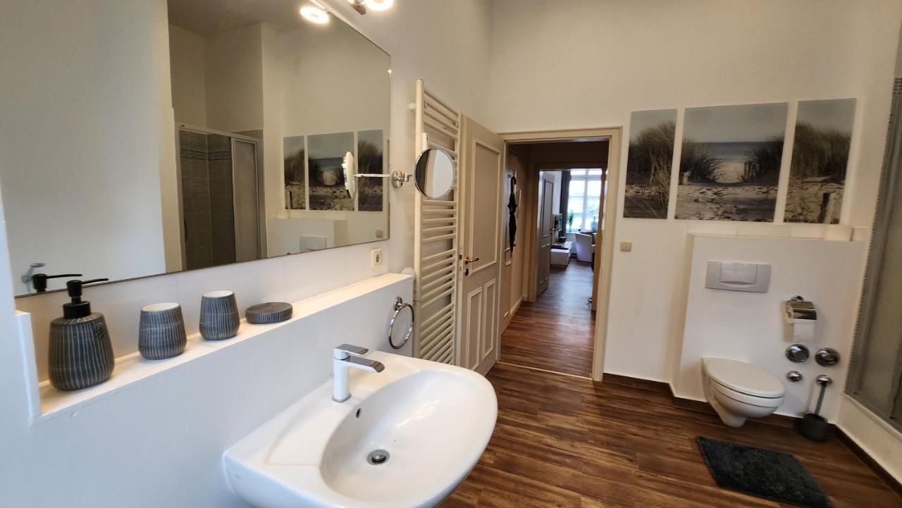 Das Ferienapartment Alexandrine Direkt Am Pfaffenteich Mit Eigenem Parkplatz Schwerin  Extérieur photo