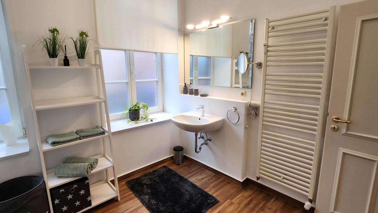 Das Ferienapartment Alexandrine Direkt Am Pfaffenteich Mit Eigenem Parkplatz Schwerin  Extérieur photo