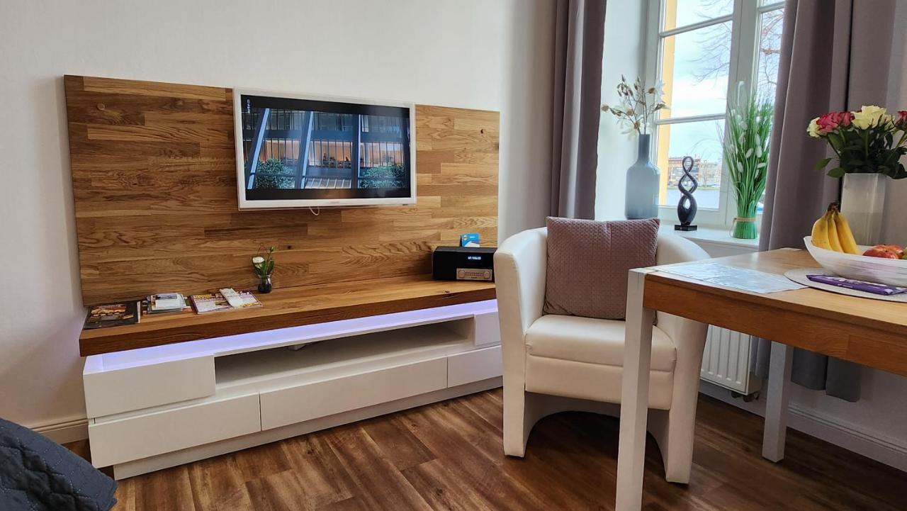 Das Ferienapartment Alexandrine Direkt Am Pfaffenteich Mit Eigenem Parkplatz Schwerin  Extérieur photo