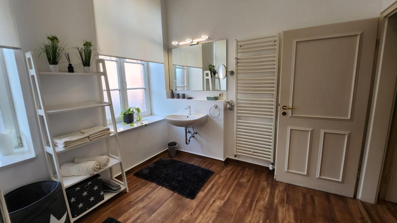 Das Ferienapartment Alexandrine Direkt Am Pfaffenteich Mit Eigenem Parkplatz Schwerin  Extérieur photo
