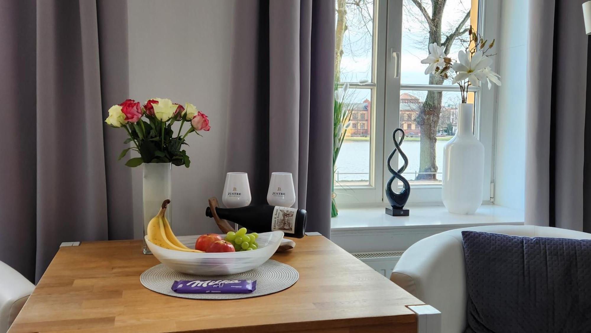 Das Ferienapartment Alexandrine Direkt Am Pfaffenteich Mit Eigenem Parkplatz Schwerin  Chambre photo
